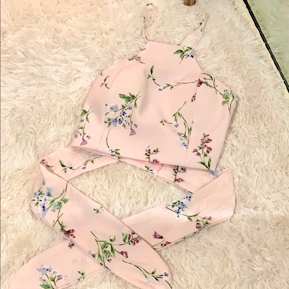 Baby Pink Floral Top, Tied Back. - Picture 2 of 3